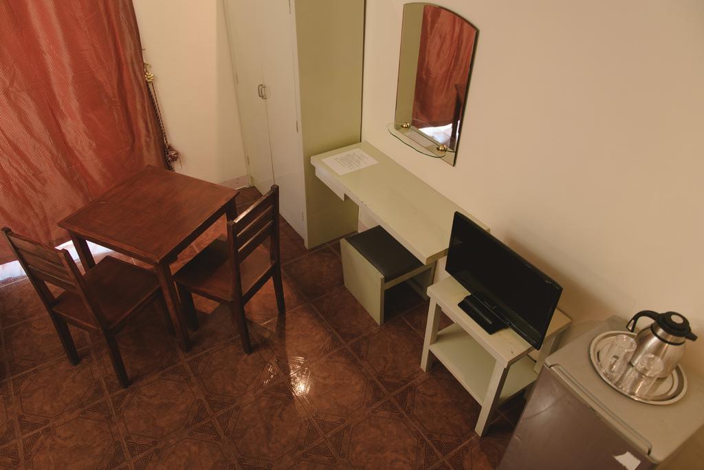 Maribago Seaview Pensione And Spa Lapu-Lapu City Eksteriør billede